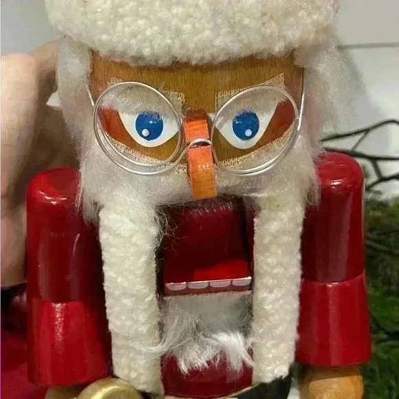 Vintage Santa Nutcracker made in Germany by Steinbeck Volkskuns 16 inches Tall - Picture 4 of 6